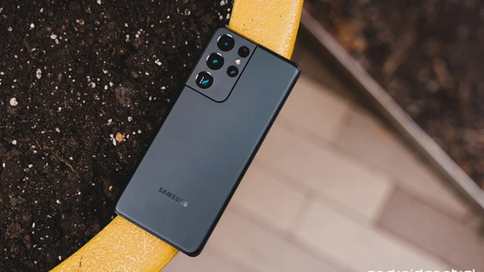 So sánh Galaxy S21 Ultra và iPhone 12 Pro Max: Cấu hình và tính năng
