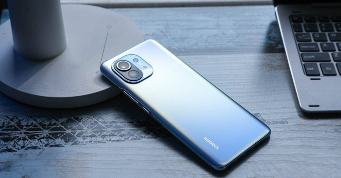 Xiaomi Mi 11 có chi phí sản xuất ngang với iPhone 12, nhưng giá bán rẻ hơn rất nhiều