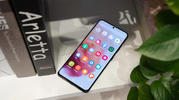 So sánh Galaxy S21 Ultra và iPhone 12 Pro Max: Màn hình