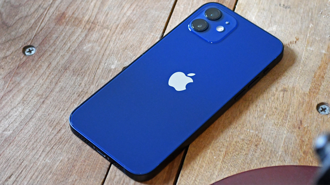 So sánh thiết kế iPhone 12 và Xiaomi Mi 11