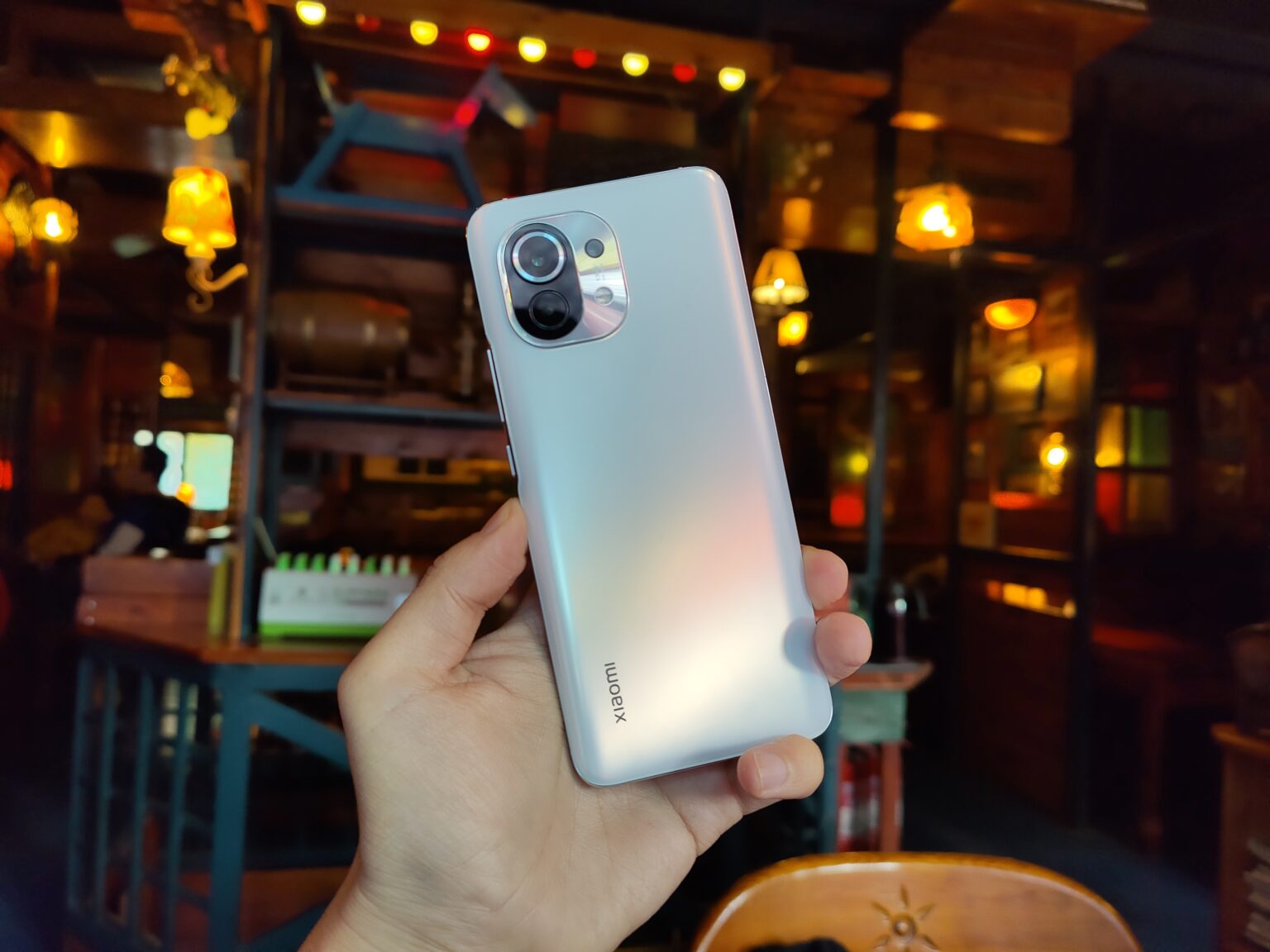 Bộ ba Xiaomi Mi 11, iPhone 12 Pro Max và Galaxy Note 20 Ultra đọ dáng