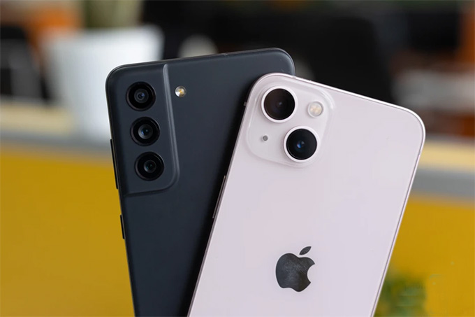 So sánh camera iPhone 13 và Galaxy S21 FE