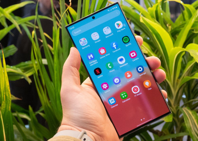 Đánh giá Galaxy S24 Ultra về màn hình 6.8 inch