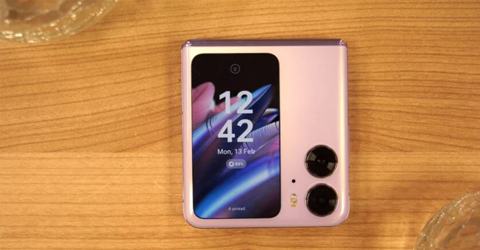 Điện thoại màn hình gập tốt nhất năm 2024 Oppo Find N2 Flip