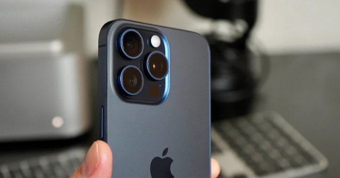 Lỗi trên iPhone 15 Pro Max cũ sự cố camera