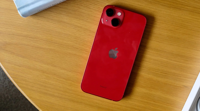 Năm 2024 hợp tuổi nào? và nên mua iPhone 13 màu đỏ