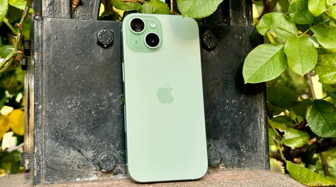 Năm 2024 hợp tuổi nào? và nên mua iPhone 15 Plus màu xanh lục