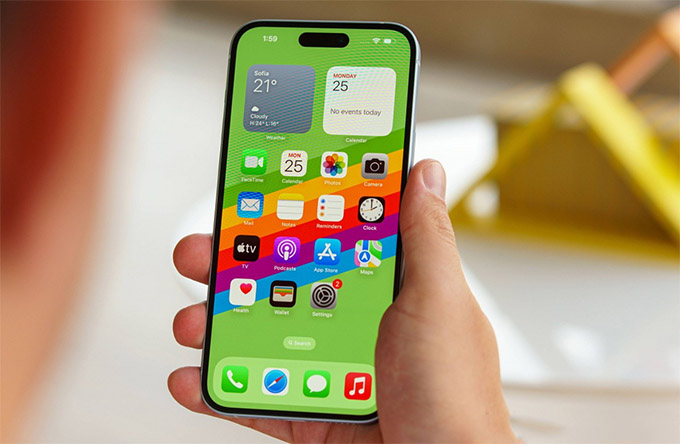 Một trong những lý do để mua iPhone 15 Plus 128GB cũ 99% thay vì iPhone 15 rẻ hơn chính là màn hình OLED 6,7 inch