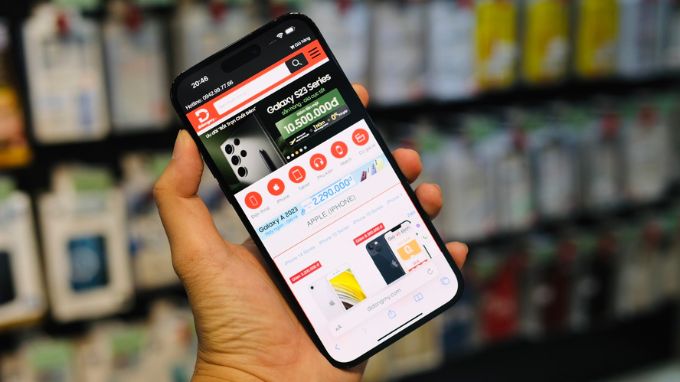 Galaxy S24 Plus, iPhone 14 Pro Max và iPhone 15 Plus so sánh