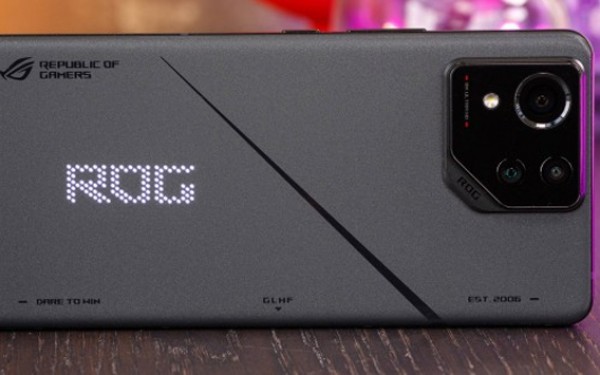 Trên tay Asus ROG Phone 8 Pro: Ấn tượng mới với Smartphone gaming