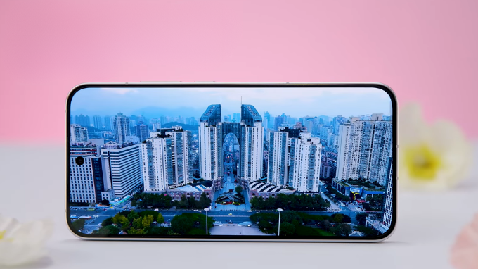 Đánh giá OPPO Reno13 về khả năng hiển thị