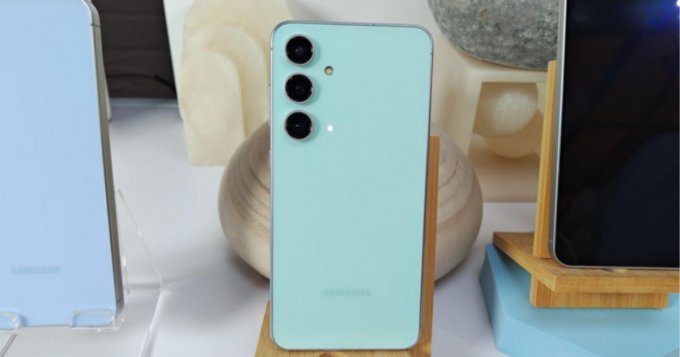 Oppo Reno 13F và Samsung Galaxt S24 FE camera