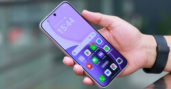 Màn hình AMOLED phẳng 6.57 inch viền mỏng trên OPPO Reno14 F hiển thị 1 tỷ màu