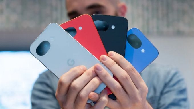 Google Pixel 10a và Samsung Galaxy S25 FE có thời lượng pin ấn tượng