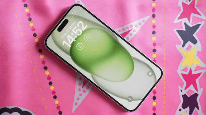 iPhone 15 Plus với màn Super Retina XDR độ sáng 2000 nits đỉnh cao