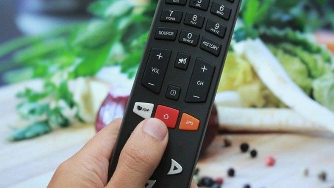 Bước 1: Kết nối điện thoại với tivi TCL 2016