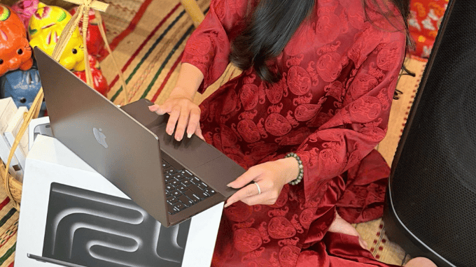 Laptop mỏng nhẹ trải nghiệm trọn vẹn mùa Tết