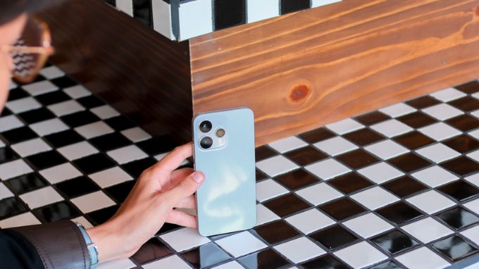 Oppo Reno 15 và Xiaomi 15 có hiệu năng ổn áp