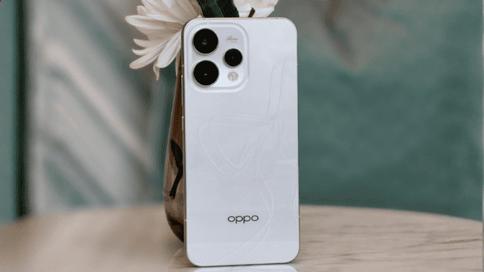 Oppo Reno15 mỏng nhẹ với thiết kế dài thanh thoát