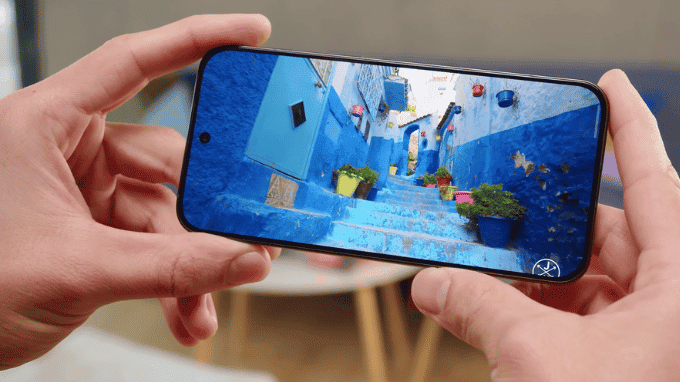 Oppo Reno15 Pro với màn AMOLED 120Hz siêu mượt và HDR10+