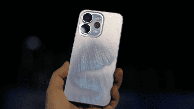 Oppo Reno15 Pro với module camera lớn ấn tượng và thiết kế trẻ trung