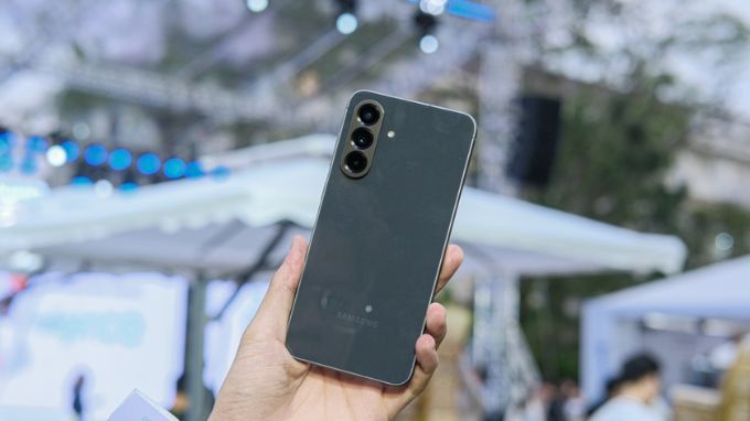 Samsung Galaxy A56 có kích thước lớn hơn với chiều cao 162,2 mm