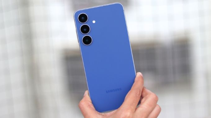 Google Pixel 10a và Samsung Galaxy S25 FE có thiết kế đẹp