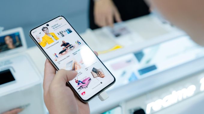 màn hình HONOR X9d 5G và Realme 15