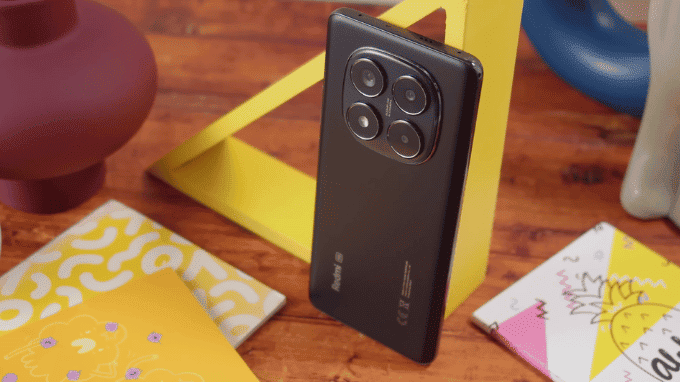 Redmi Note 14 Pro thiết kế bo cong nhẹ nhưng thiếu chống nước