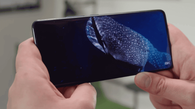 Redmi Note 14 Pro với màn hình 6.67 inch tiêu chuẩn phổ thông