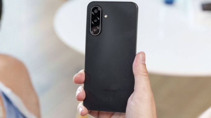 camera của Xiaomi Redmi Note 15 và Samsung Galaxy A17 5G
