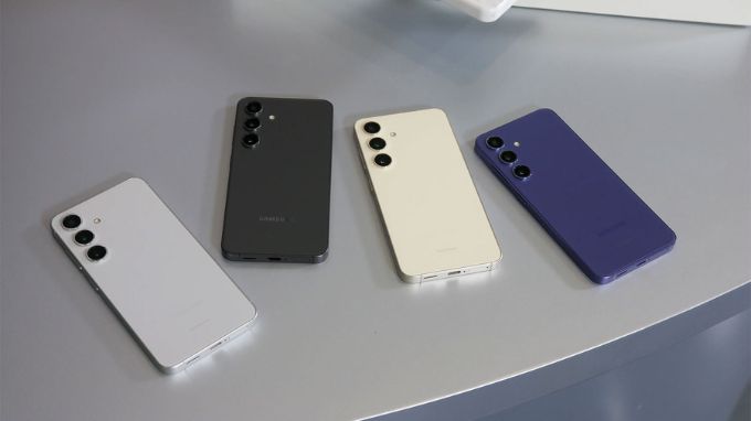 Oppo Reno15 và Samsung Galaxy S24 đều có ngoại hình đẹp