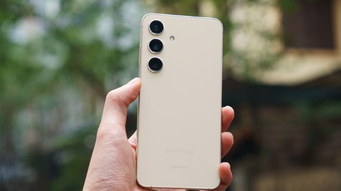 Hệ thống camera của Oppo Reno15 và Samsung Galaxy S24