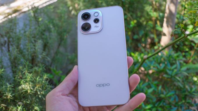 Thiết kế của Oppo Reno15 và Samsung Galaxy S24