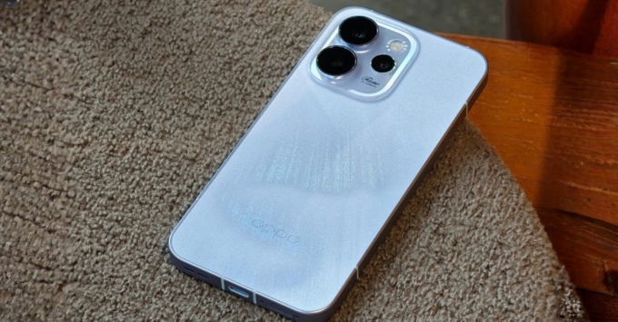 So sánh thiết kế OPPO Reno15 vs Samsung Galaxy S25 có điểm nhấn gì nổi bật?