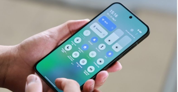 Màn hình OPPO Reno15 vs Samsung Galaxy S25 sử dụng có mượt mà không?