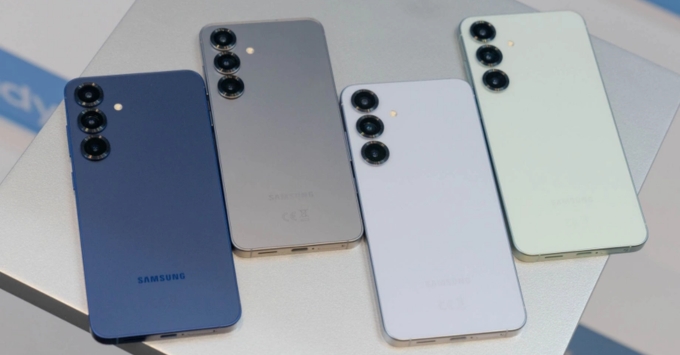 So sánh thiết kế OPPO Reno15 và Samsung Galaxy S25 có điểm nhấn gì nổi bật?