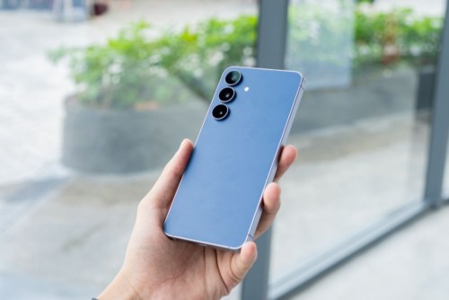 Google Pixel 10a và Samsung Galaxy S25 FE: Lựa chọn nào tốt hơn trong năm 2026?