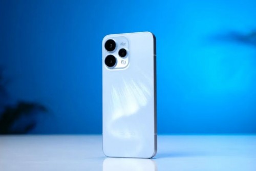 Oppo Reno15 và Samsung Galaxy S24: Chọn pin trâu hay hiệu năng mạnh mẽ?