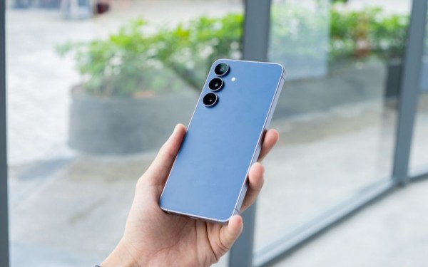 Google Pixel 10a và Samsung Galaxy S25 FE: Lựa chọn nào tốt hơn trong năm 2026?