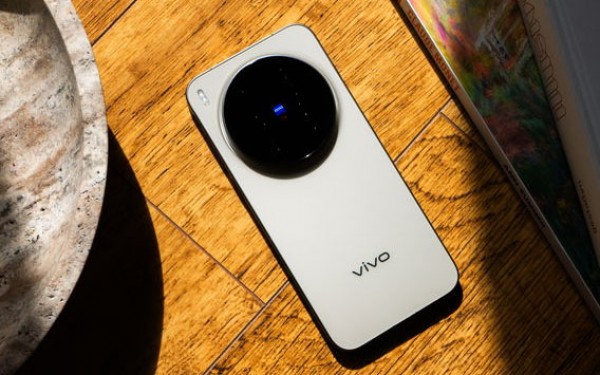 Vivo X300 Ultra với ống kính đa quang phổ 5MP sẽ ra mắt vào tháng 3 năm 2026