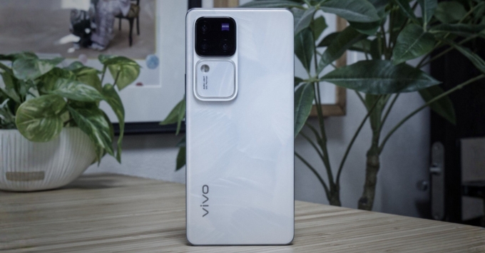 Vivo V30 Pro là Top điện thoại Vivo tốt thất 2025