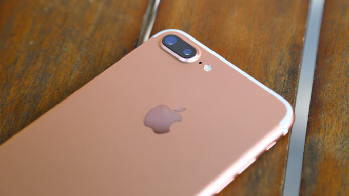  iPhone 7 Plus 128GB là điện thoại iPhone đầu tiên được trang bị hệ thống camera kép  12MP