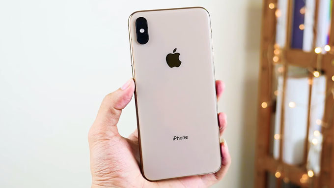 tổng thể iPhone Xs Max 256GB cũ có kích thước khá lớn so với các model khác