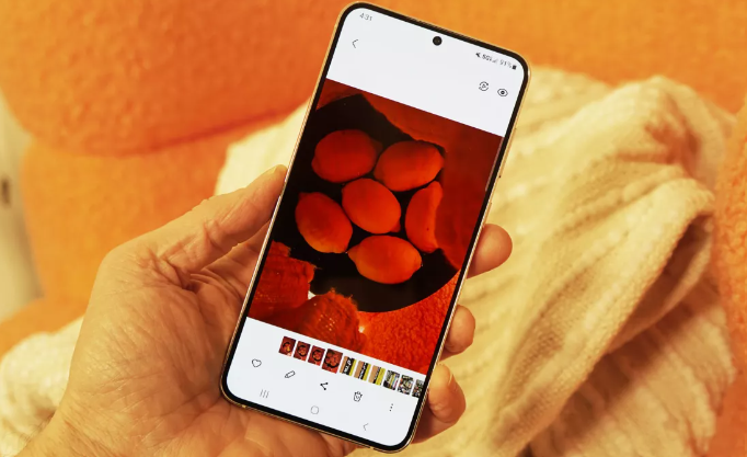 Ảnh chụp chân dung thiếu sáng trên S23 Plus đã được cải thiện rất nhiều so với người tiền nhiệm.