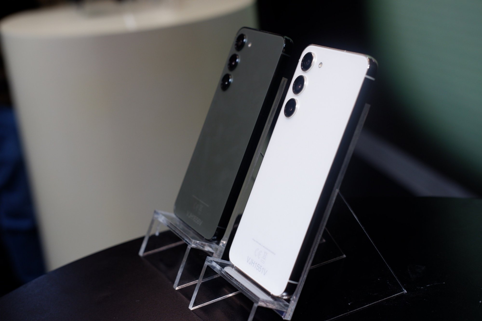 Chọn mua Galaxy S23 hay Galaxy S23 Plus