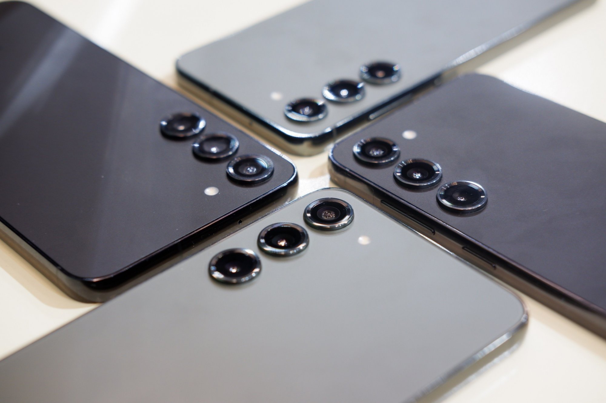 Mua Galaxy S23 hay Galaxy S23 Plus về camera