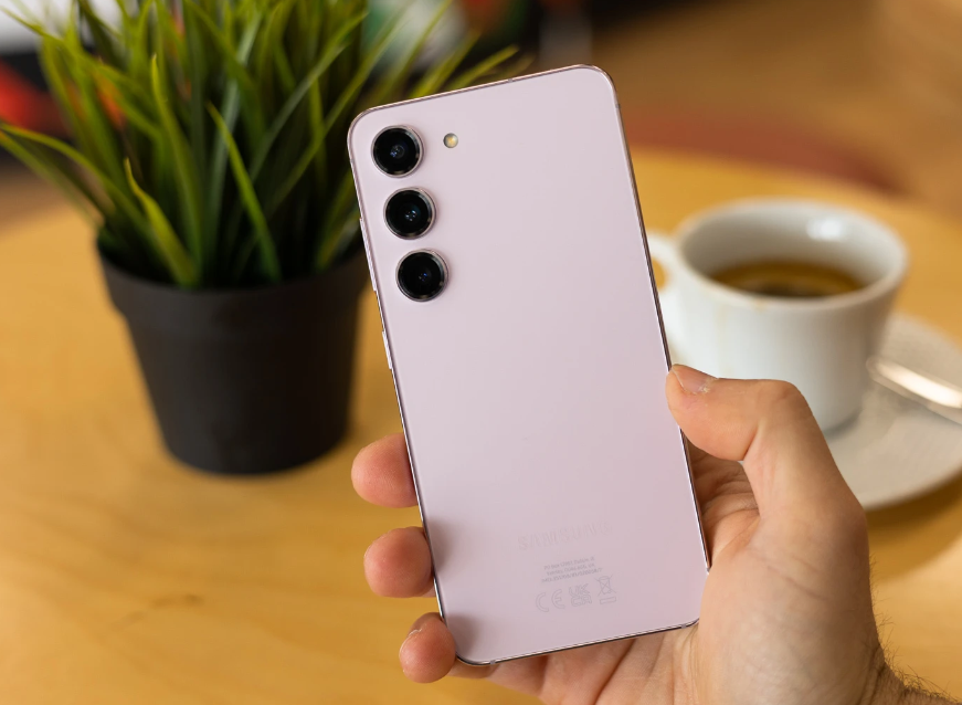 Galaxy S23 phiên bản tiêu chuẩn lã model có giá thành phải chăng nhất, cùng thiết kế nhỏ gọn, camera xịn.
