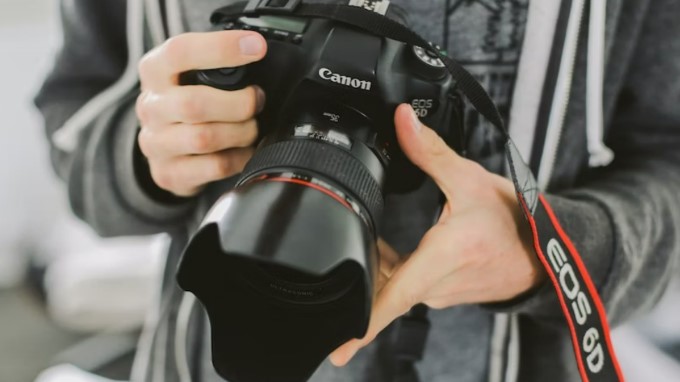 Canon báo cáo tăng trưởng ấn tượng nhờ thị trường máy ảnh