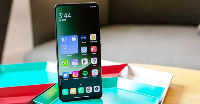 Nên mua Samsung Galaxy S25 Plus và Xiaomi 14 Pro